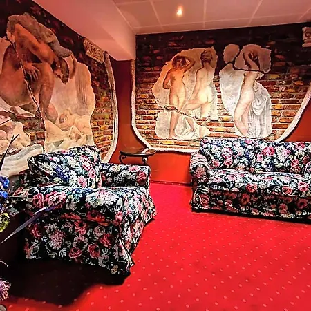 Legends Chambers By Grand Pier Boutique