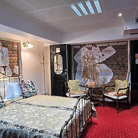 Legends Chambers By Grand Pier Boutique